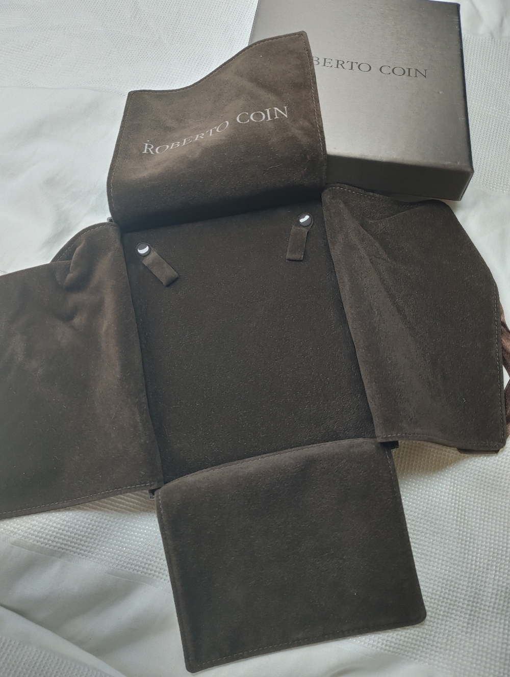 ROBERTO COIN BOX WITH JEWELRY CLOTH WRAP - Picture 4 of 4